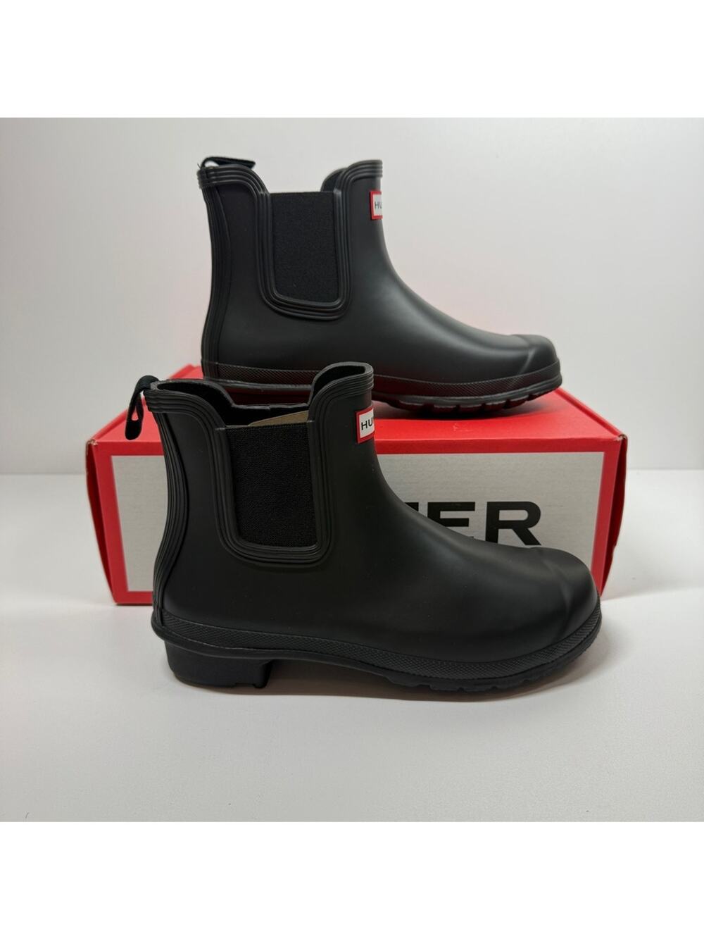 NIB• Women's Original Chelsea Boots Size: 9